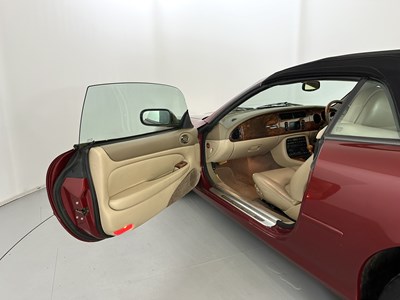 Lot 10 - 2000 Jaguar XKR Convertible