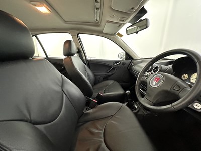 Lot 36 - 2006 Rover 25