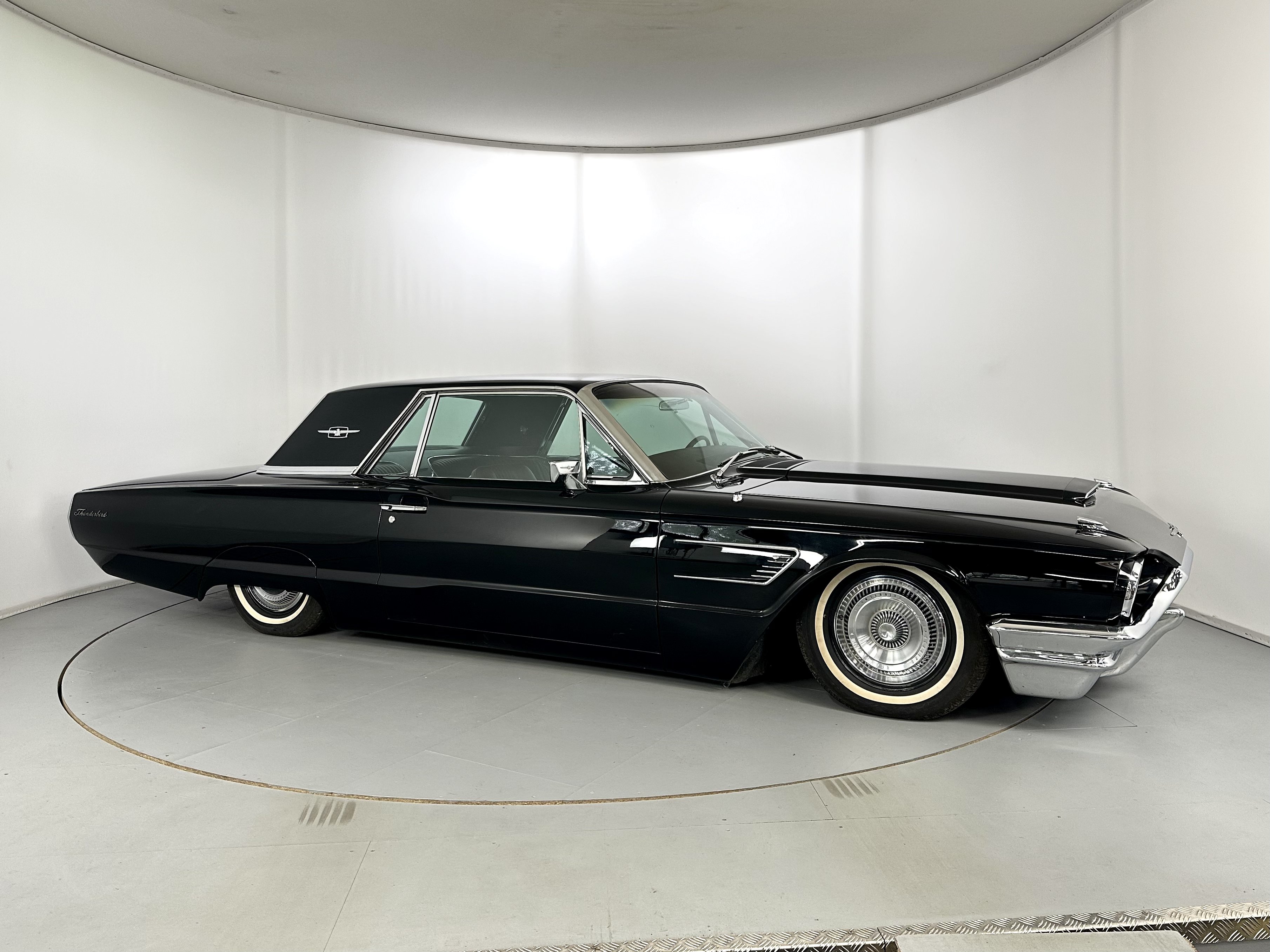 Lot 58 - 1965 Ford Thunderbird Lot 58 - 1965 Ford Thunderbird