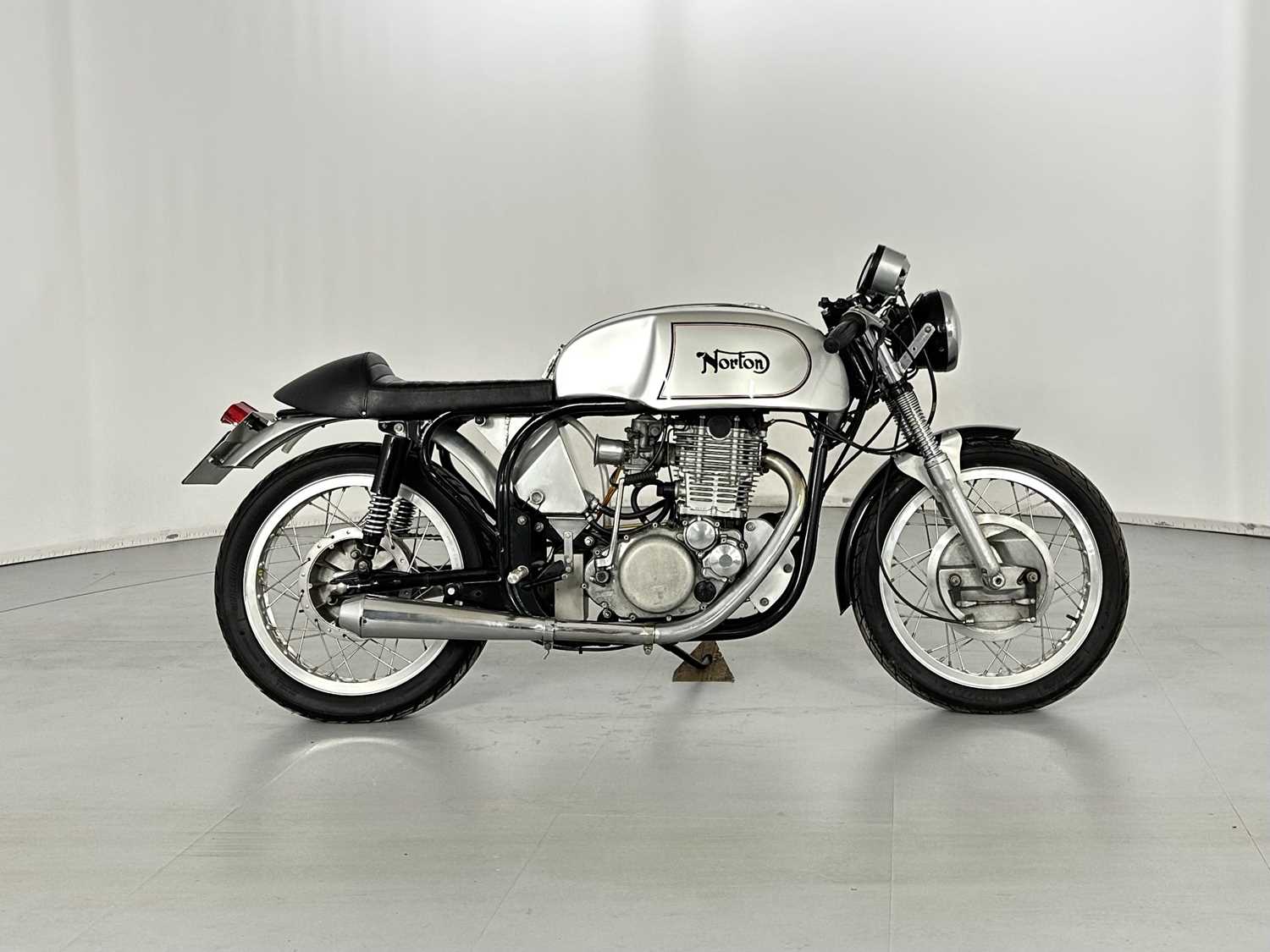 Lot 46 - 1964 Norton Manx 500cc
