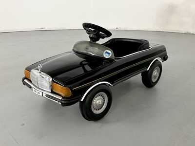 Lot 15 - Mercedes-Benz 650 JS - Electric Pedal Car - NO RESERVE