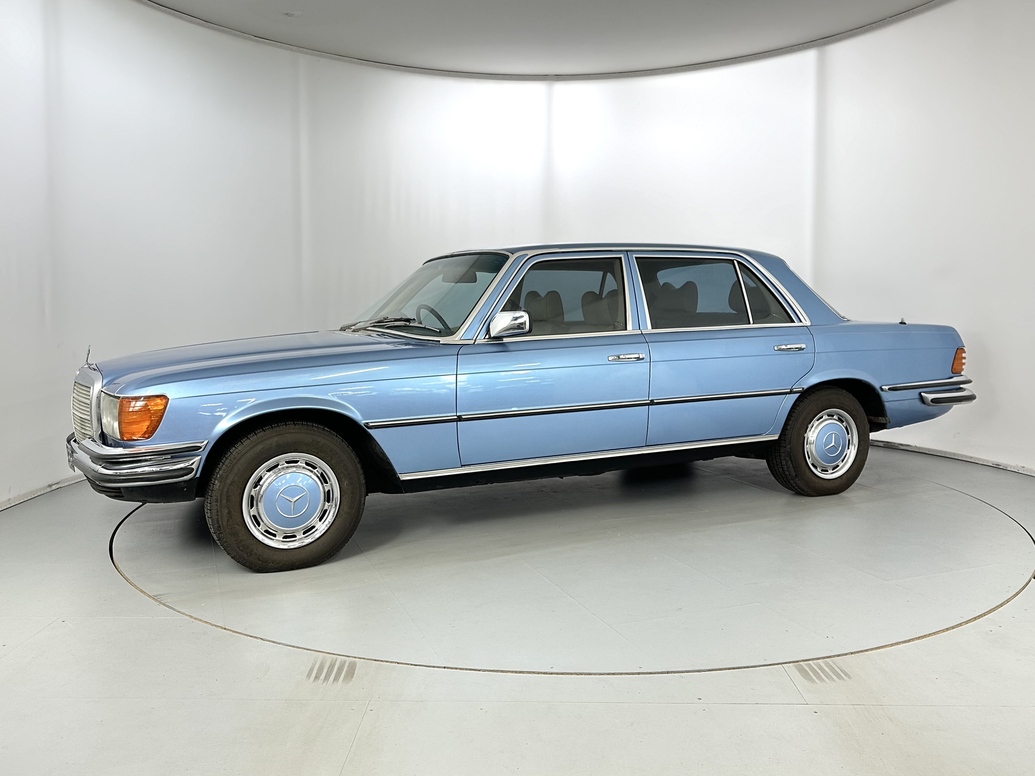 1977 Mercedes-Benz 450 SEL (W116) Rocky IV | Greenlight