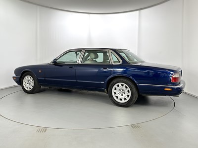 Lot 2002 Jaguar XJ8