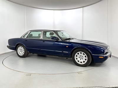 Lot 2002 Jaguar XJ8