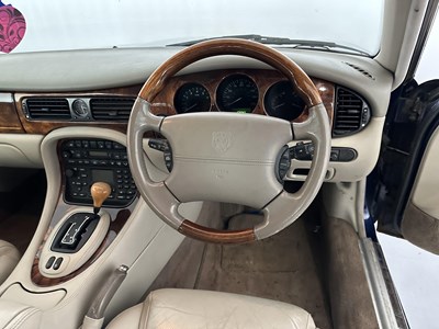 Lot 105 - 2002 Jaguar XJ8