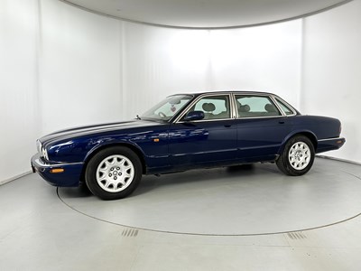 Lot 2002 Jaguar XJ8