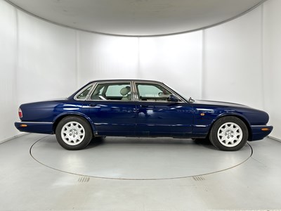 Lot 2002 Jaguar XJ8