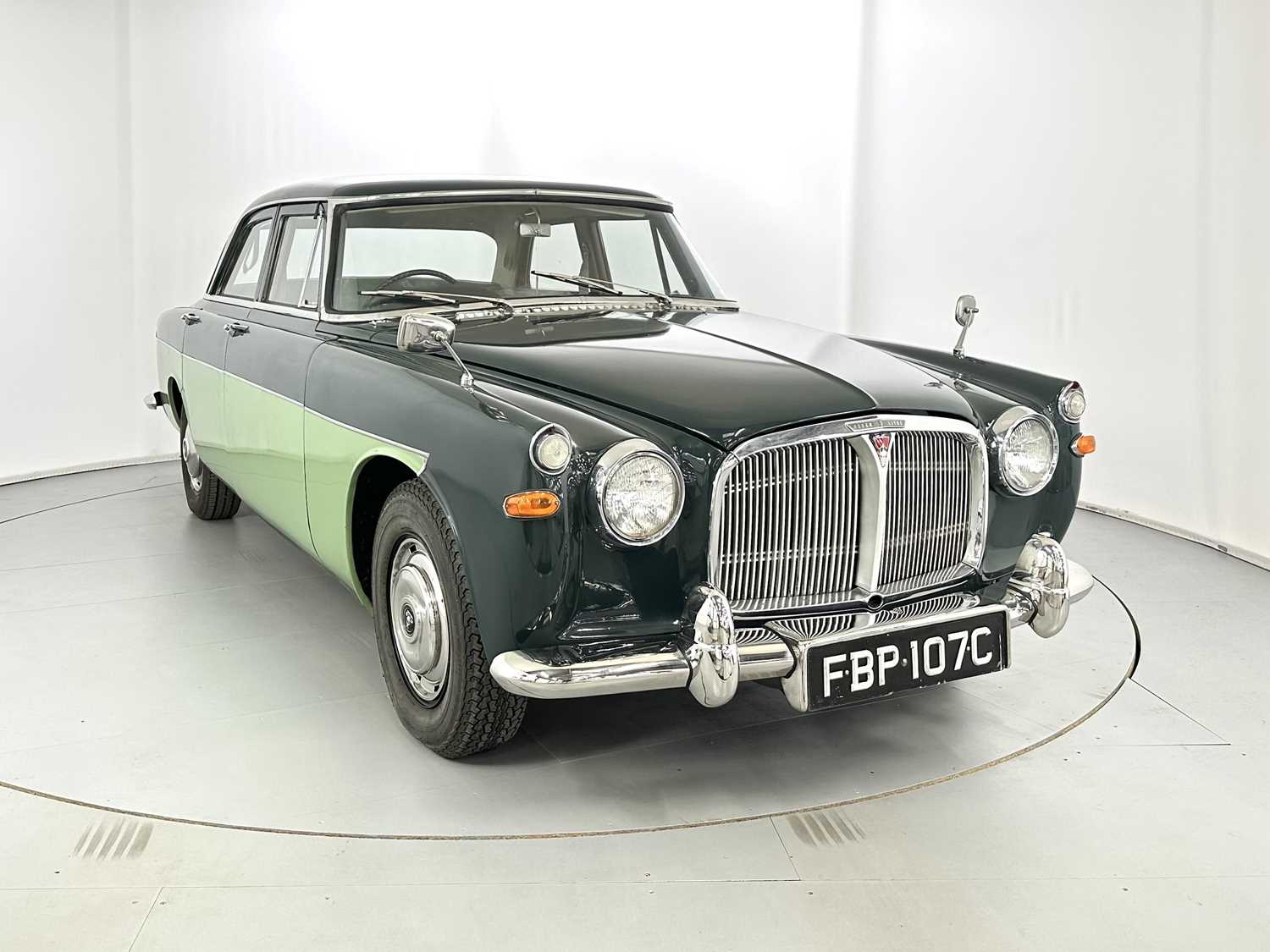 Lot 10 - 1965 Rover P5