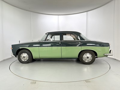 Lot 10 - 1965 Rover P5