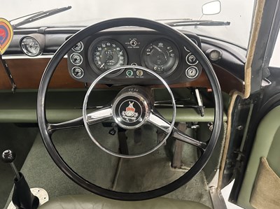 Lot 10 - 1965 Rover P5