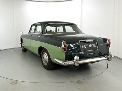 Lot 10 - 1965 Rover P5