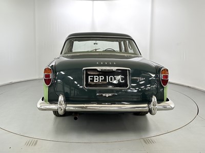 Lot 10 - 1965 Rover P5