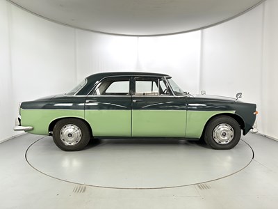 Lot 10 - 1965 Rover P5