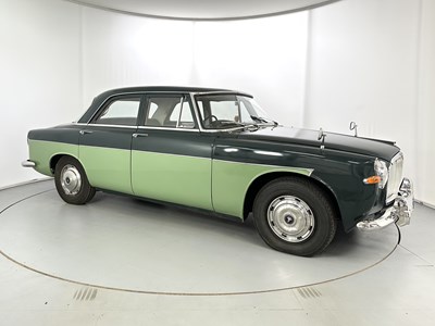 Lot 10 - 1965 Rover P5