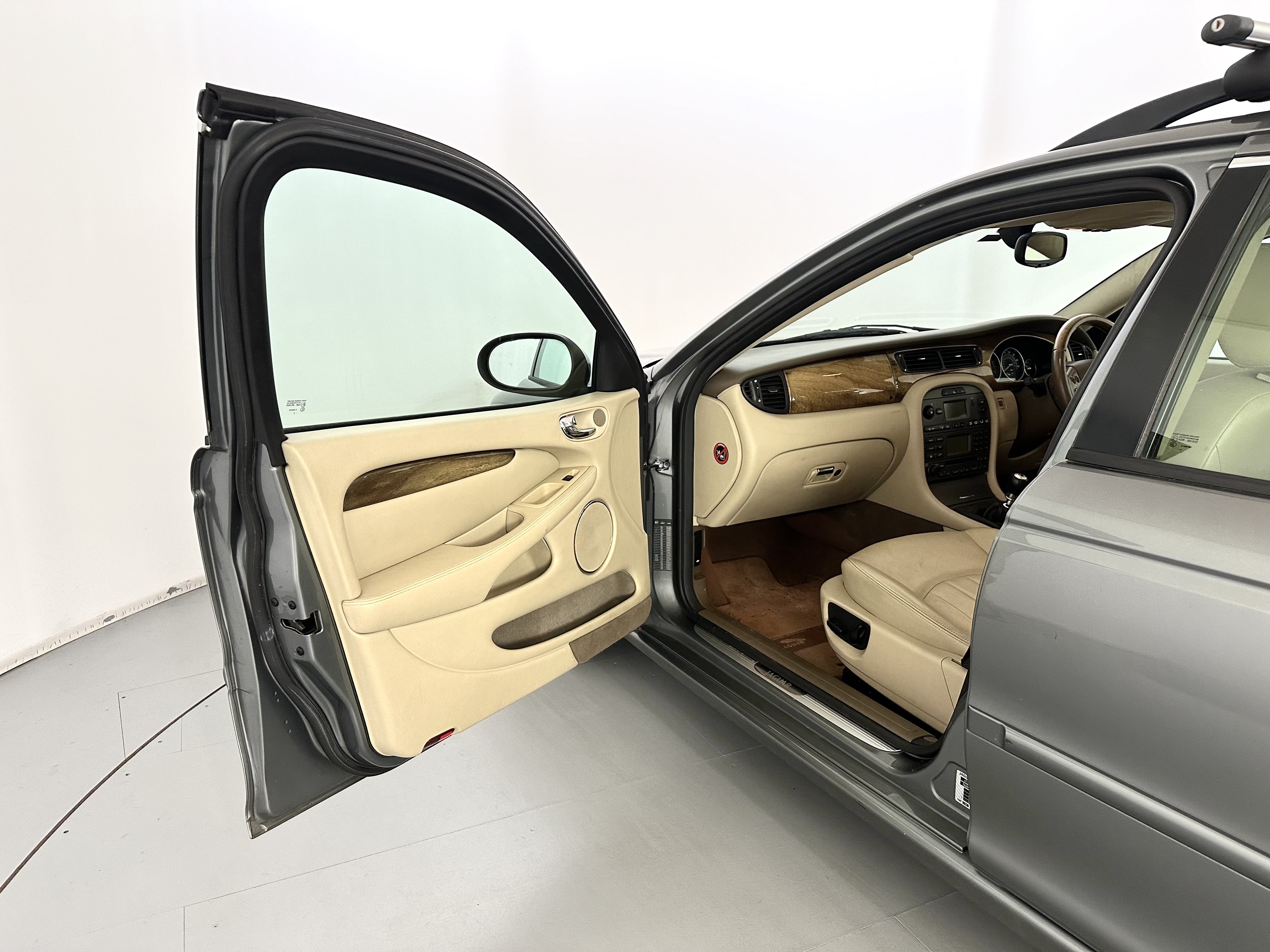 Lot 77 - 2004 Jaguar X-Type