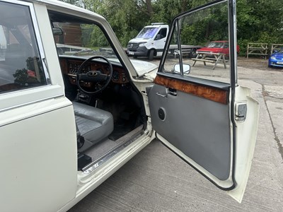 Lot 73 - 1986 Daimler DS420 Limousine