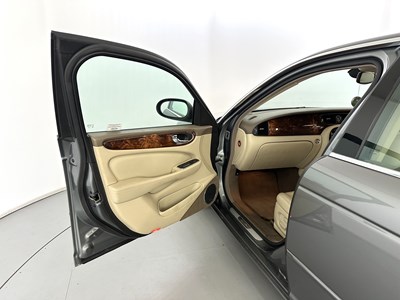 Lot 21 - 2005 Jaguar XJ6 - NO RESERVE