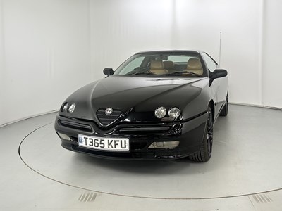 Lot 18 - 1999 Alfa Romeo GTV Lusso