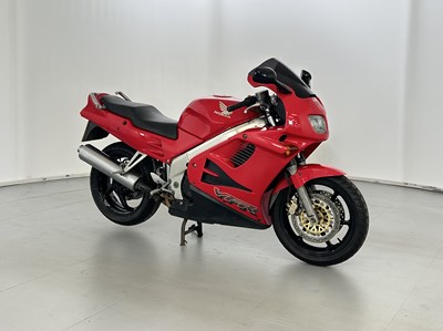 Lot 27 - 1997 Honda VFR 750