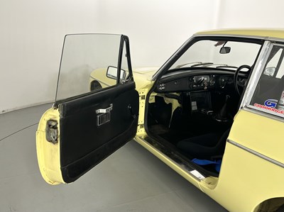 Lot 39 - 1969 MG BGT