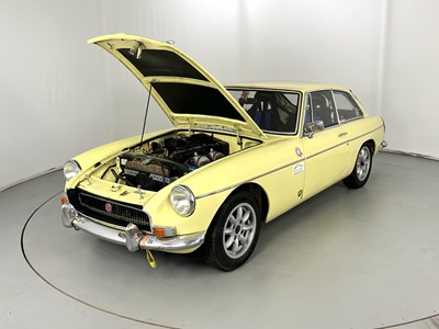 Lot 39 - 1969 MG BGT