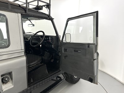 Lot 61 - 1993 Land Rover Defender 90