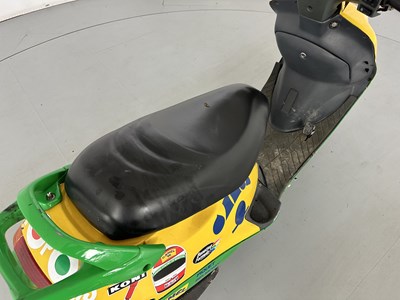 Lot 62 - Hongqi 50cc Scooter "Benetton"