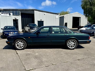 Lot 93 - 2002 Jaguar XJ V8