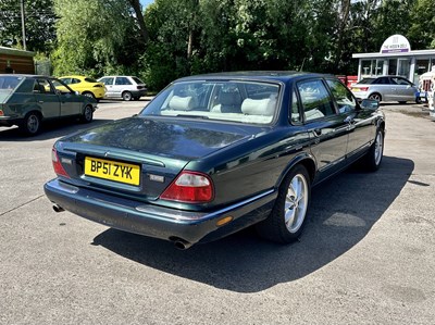 Lot 93 - 2002 Jaguar XJ V8