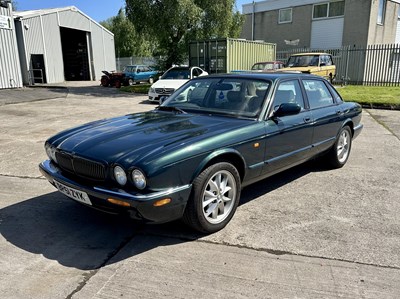 Lot 93 - 2002 Jaguar XJ V8