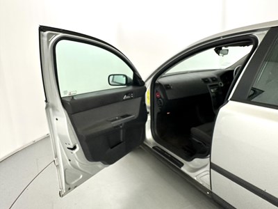 Lot 121 - 2005 Volvo S40