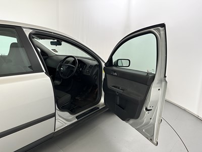 Lot 121 - 2005 Volvo S40