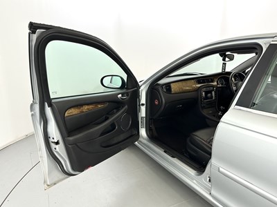 Lot 116 - 2007 Jaguar X-Type Sovereign