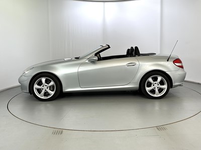 Lot 39 - 2004 Mercedes-Benz SLK350