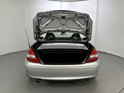 Lot 39 - 2004 Mercedes-Benz SLK350