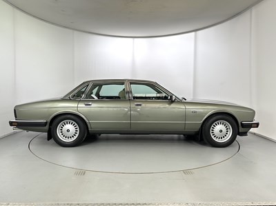 Lot 87 - 1987 Daimler 3.6