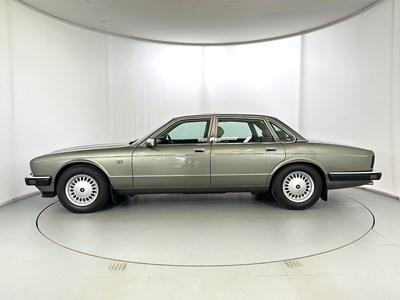 Lot 87 - 1987 Daimler 3.6