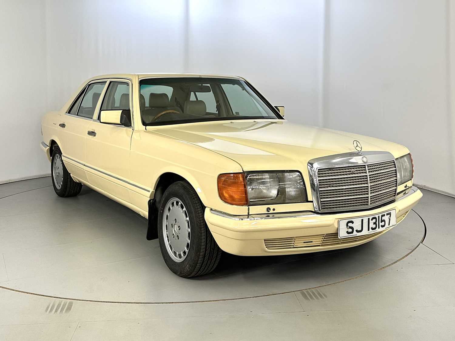 Lot 29 - 1988 Mercedes-Benz 420SE