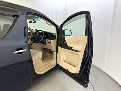 Lot 102 - 2010 Toyota Alphard Vellfire