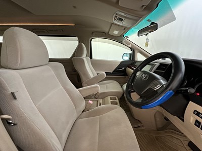 Lot 102 - 2010 Toyota Alphard Vellfire