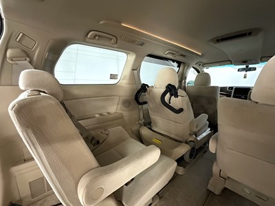 Lot 102 - 2010 Toyota Alphard Vellfire