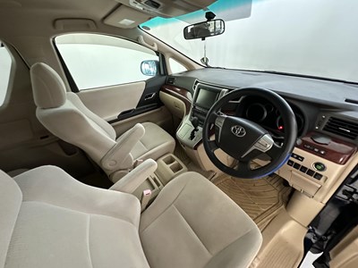 Lot 102 - 2010 Toyota Alphard Vellfire