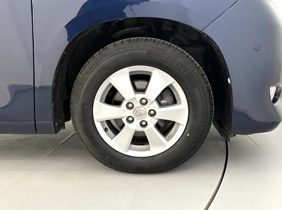 Lot 102 - 2010 Toyota Alphard Vellfire