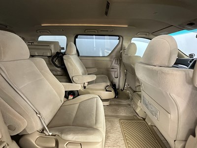 Lot 102 - 2010 Toyota Alphard Vellfire