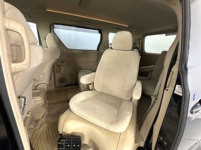 Lot 102 - 2010 Toyota Alphard Vellfire