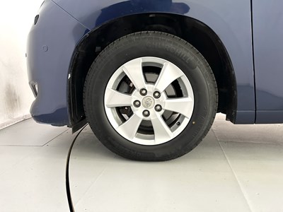 Lot 102 - 2010 Toyota Alphard Vellfire