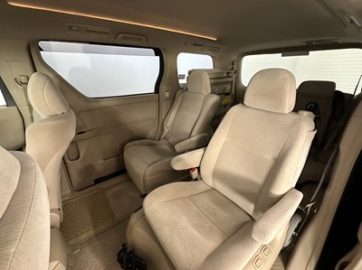 Lot 102 - 2010 Toyota Alphard Vellfire