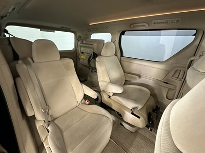 Lot 102 - 2010 Toyota Alphard Vellfire