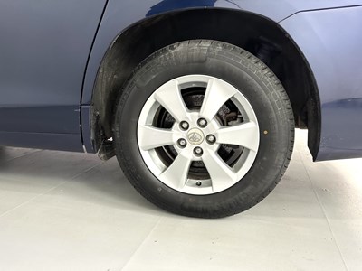 Lot 102 - 2010 Toyota Alphard Vellfire