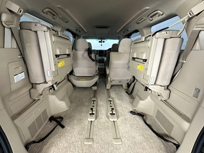 Lot 102 - 2010 Toyota Alphard Vellfire
